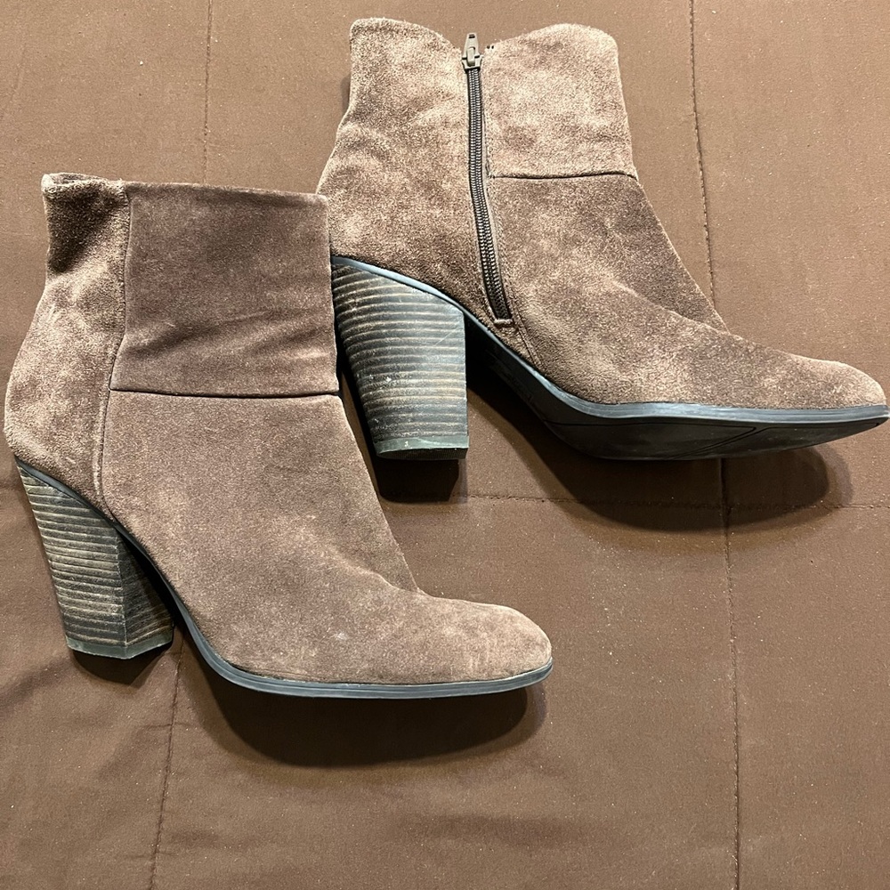 Nine West Hollie booties size 12